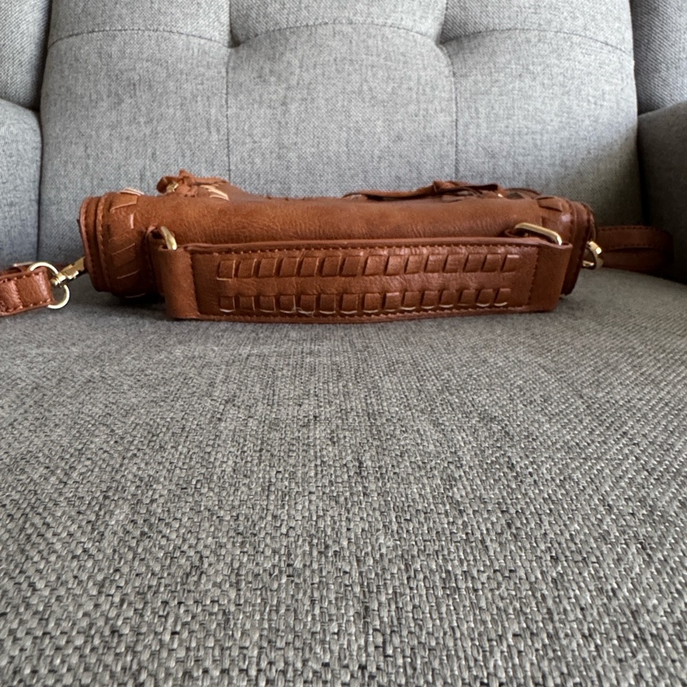 Urban Expressions Tan Khloe Vegan Leather Saddle Shaped Crossbody Bag - Picture 7 of 16